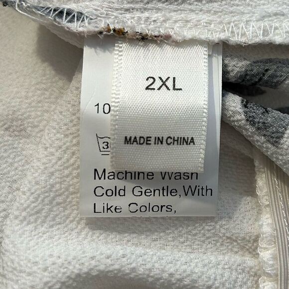 Florals on Cream Faux Wrap Front Flutter Short Sleeve Peplum Blouse Plus Size 2X - Picture 6 of 7